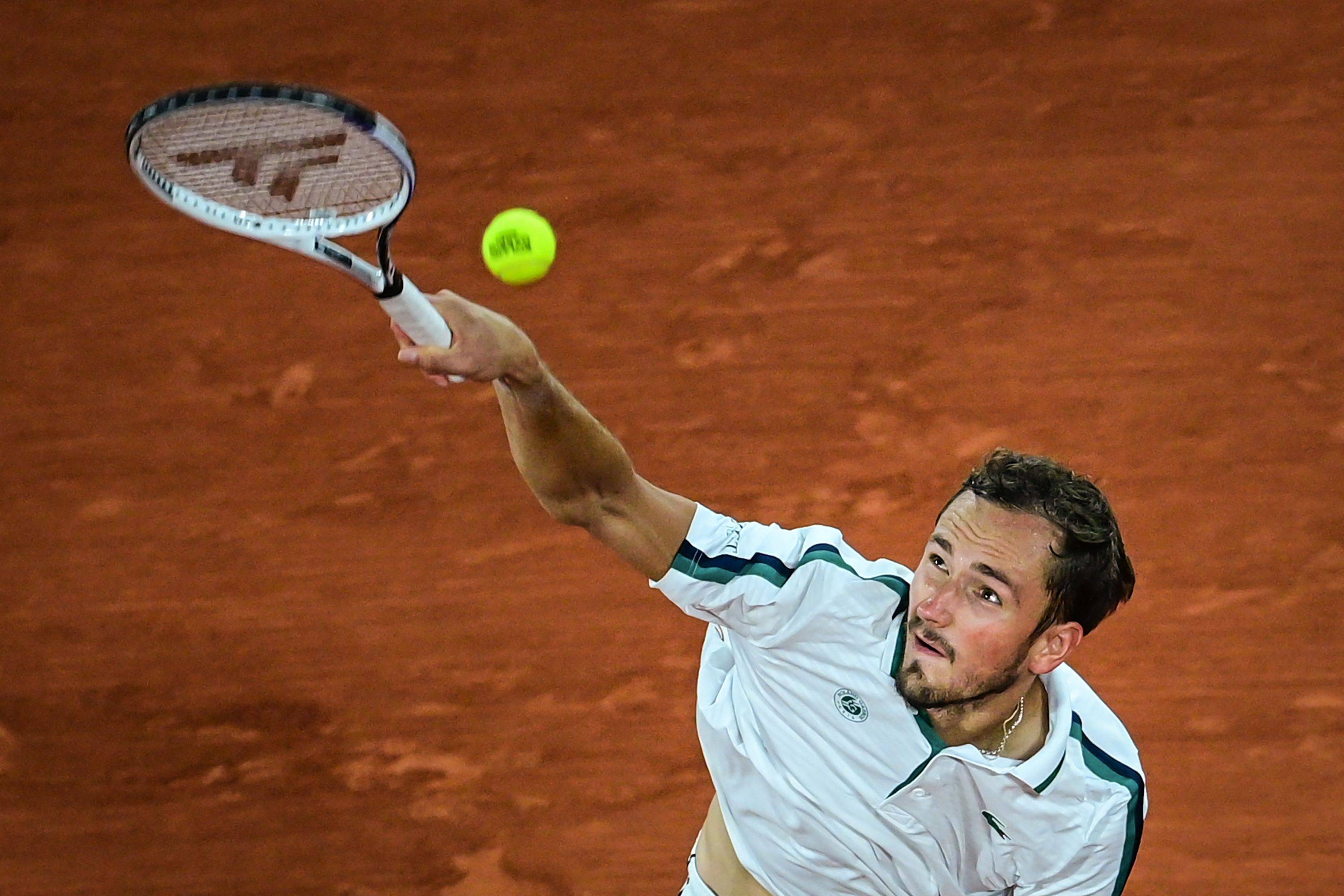 PG中国登录入口-关于英国网球队横扫意大利网球队，梅德韦杰夫关键制胜的信息