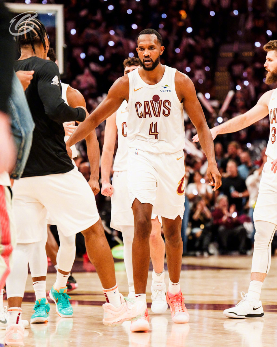 PG电子试玩官网-包含加拿大男篮逆转火箭，米切尔一己之力扛起全队的词条