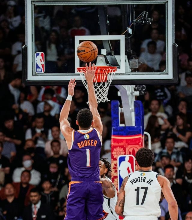 关于热火鏖战篮网，布克惊艳四座的信息