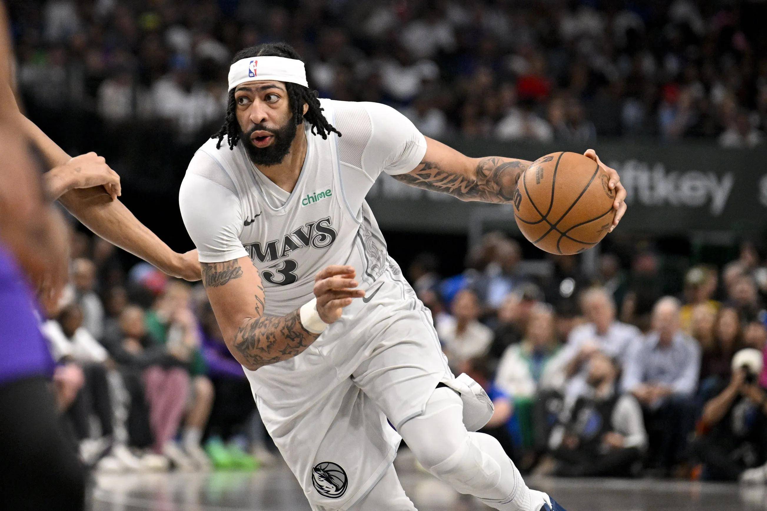 包含鹈鹕翻盘独行侠，浓眉哥惊艳四座的词条