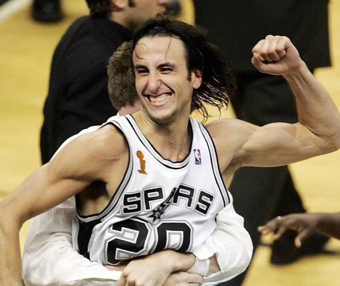 瓦朗谢纳队全力以赴，轻松战胜对手