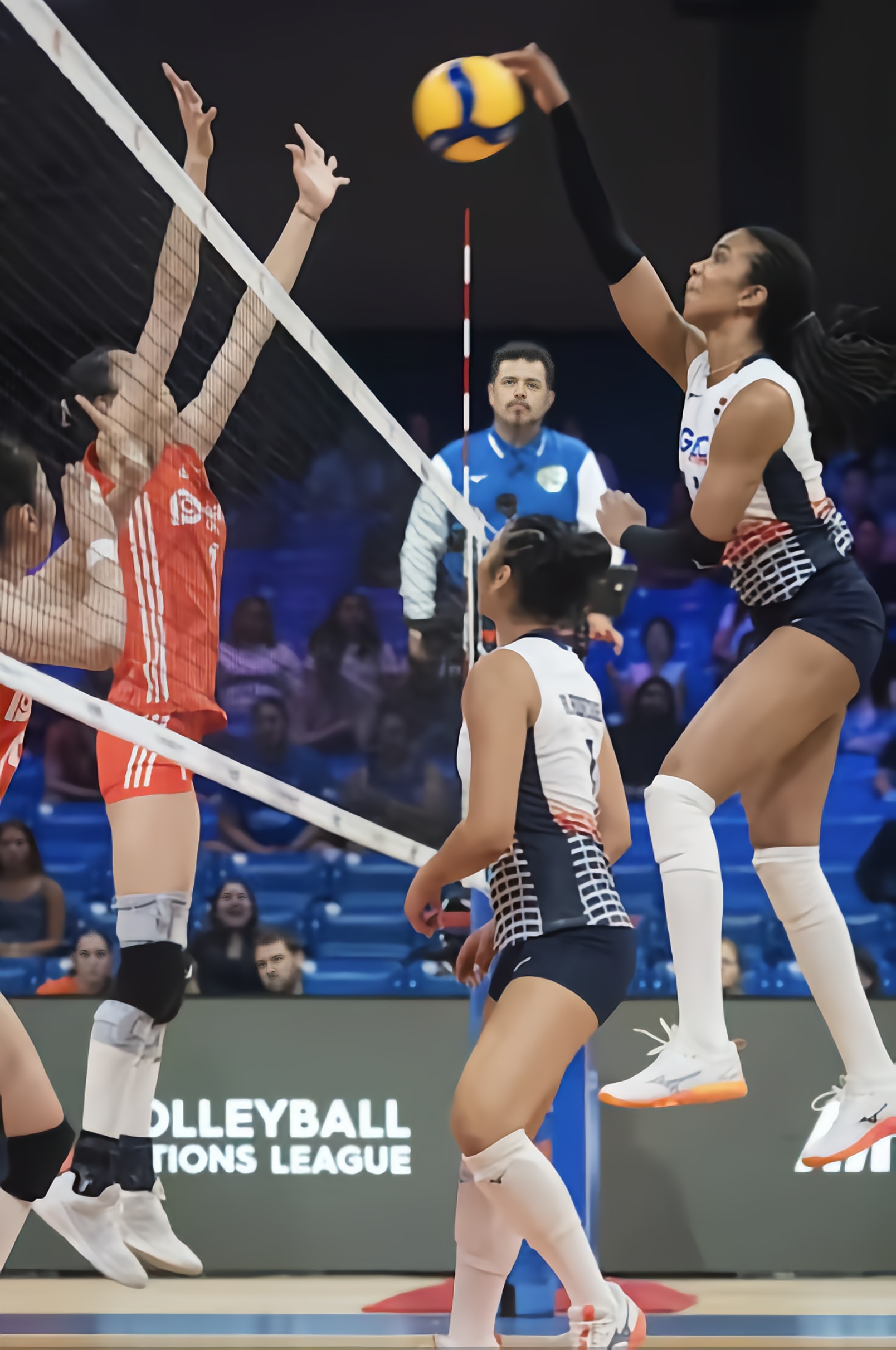 PG平台-阿根廷女排力克美国，晋级排球四强赛的简单介绍