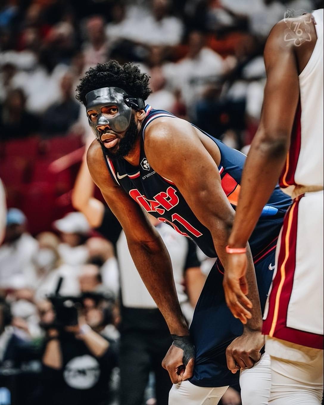 包含佛罗伦萨客场平局，难挽颓势的词条