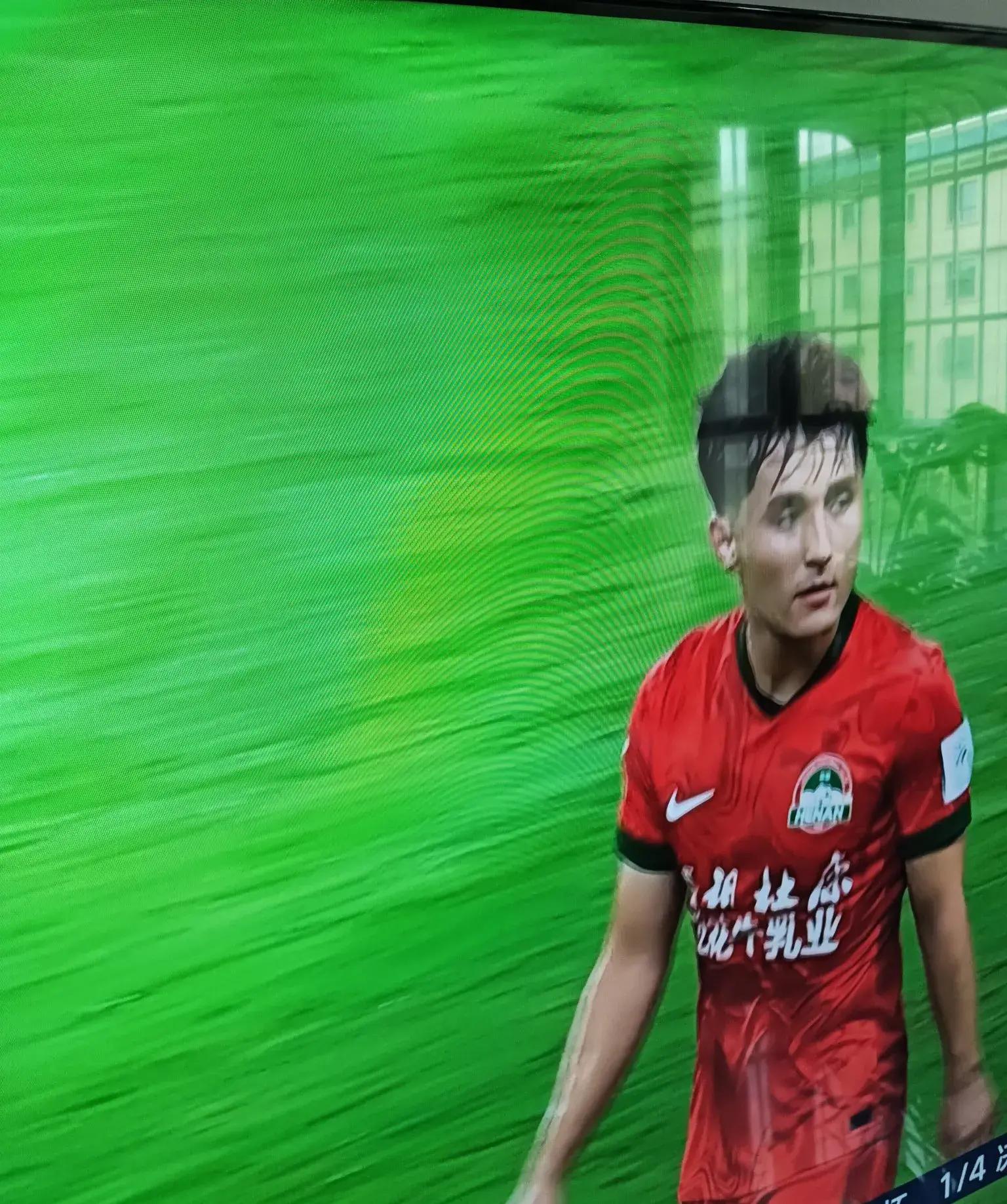 申花队球员表现赛后接受媒体采访对球队目标表示信心的简单介绍