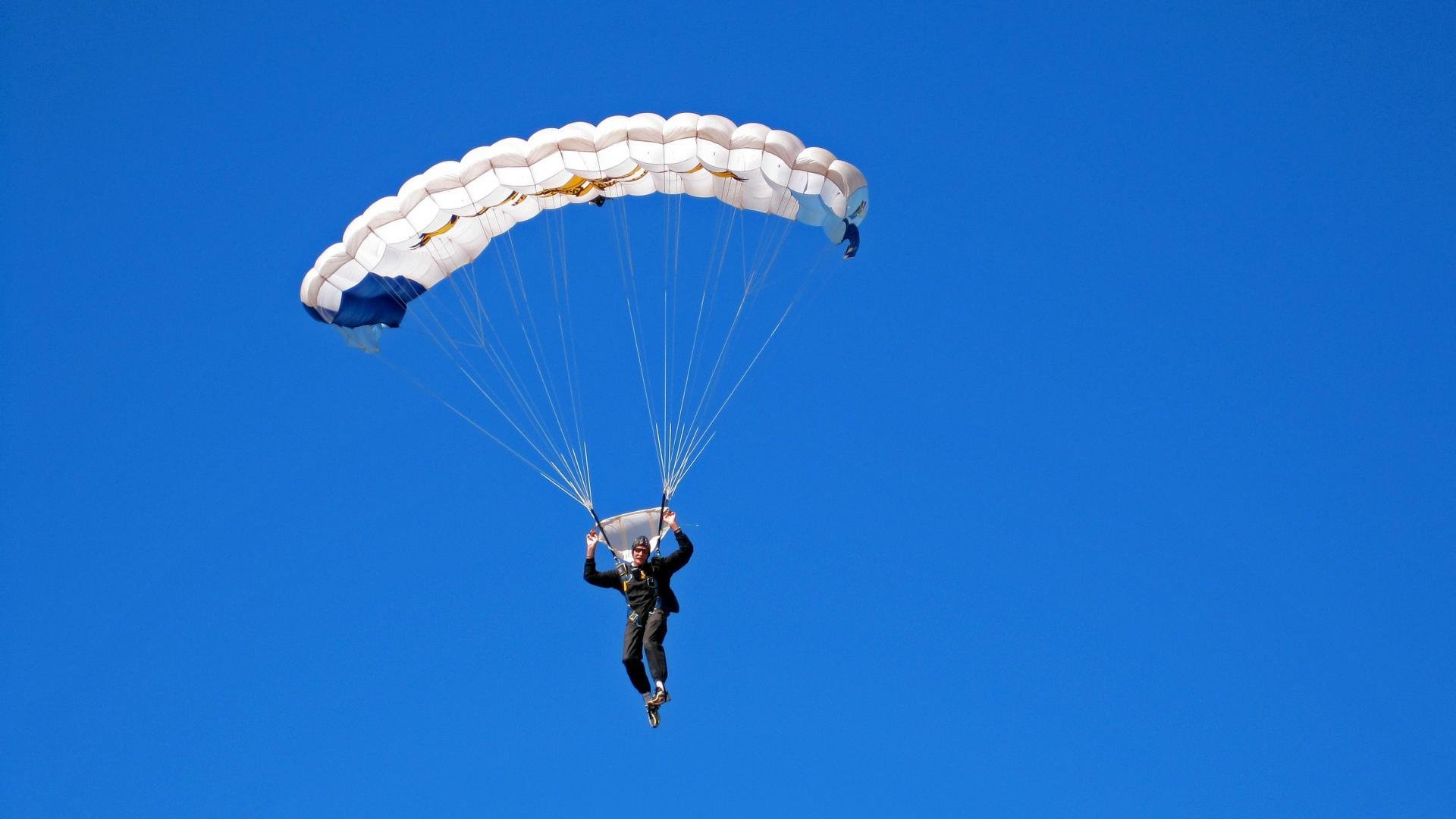 东决关键战之夜，哈利伯顿的魔法与步行者的救赎