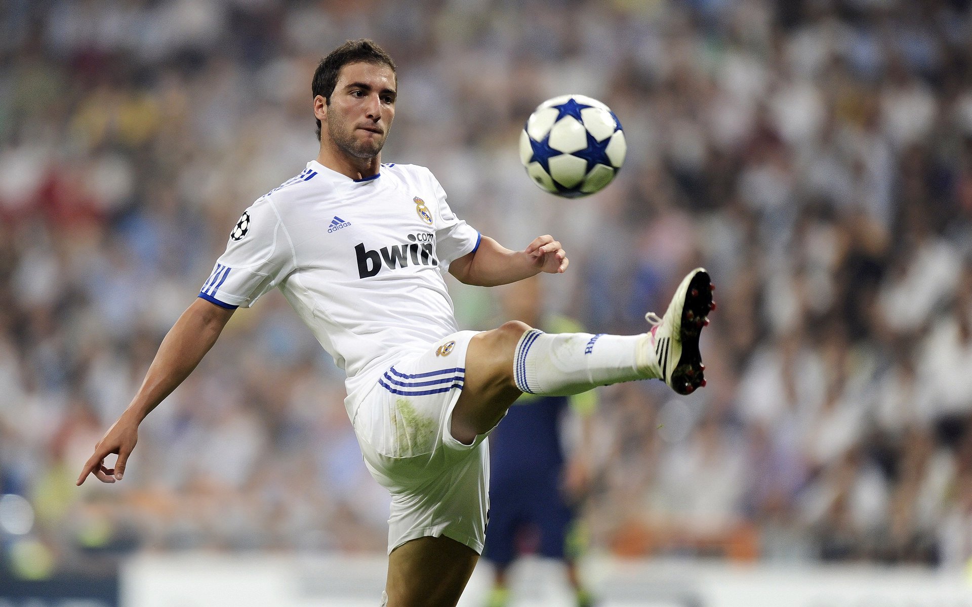 钢铁防线与东方利刃,毕尔巴鄂的战术压制与富安健洋的欧冠觉醒